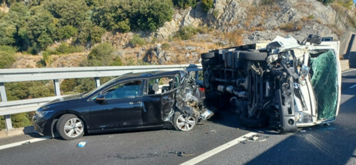 Incidente mortale sulla A10, la vittima è il 78enne genovese Corrado Accame Incidente mortale sulla A10, la vittima è il 78enne genovese Corrado Accame