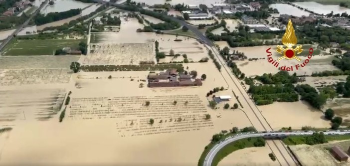 Alluvione in Emilia Romagna, i tassisti genovesi organizzano una raccolta di beni di prima necessità Alluvione in Emilia Romagna, i tassisti genovesi organizzano una raccolta di beni di prima necessità