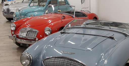 Si facevano pagare per la vendita di auto d'epoca ma poi sparivano, cinque arresti dei carabinieri Si facevano pagare per la vendita di auto d'epoca ma poi sparivano, cinque arresti dei carabinieri