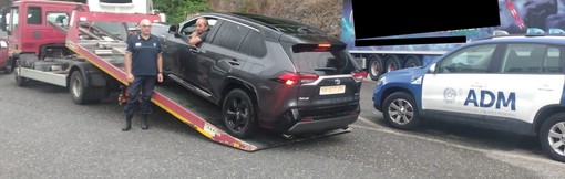 Scoperta auto 'clonata' in porto a Genova: aveva un falso certificato di immatricolazione olandese