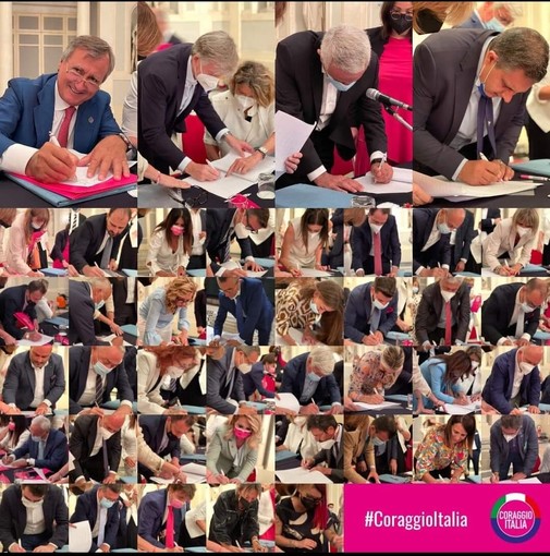 E' il giorno di 'Coraggio Italia', Toti paragona il partito alla Nazionale: "Non la migliore squadra, ma passo dopo passo è riuscita a vincere" (VIDEO)
