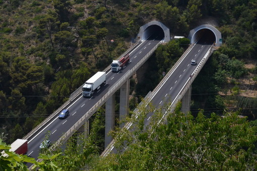 A7 Serravalle-Genova: chiuso l'allacciamento con la A10 Genova-Savona A7 Serravalle-Genova: chiuso l'allacciamento con la A10 Genova-Savona