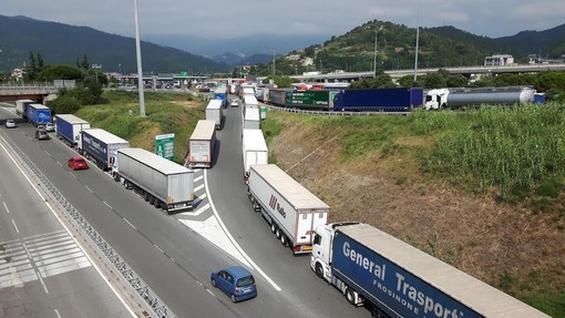 Traffico: chiusa intersezione tra A7 e A12 in direzione Genova