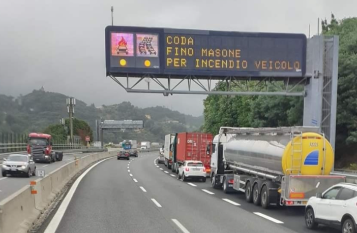 Foto tratta dal Gruppo Facebook Viabilità Genova Foto tratta dal Gruppo Facebook Viabilità Genova