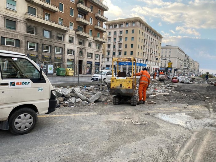 Partiti i lavori del terzo lotto nelle aiuole della Foce Partiti i lavori del terzo lotto nelle aiuole della Foce