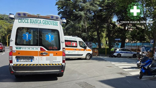 Albaro, accusa un malore mentre è alla guida: 88enne in codice rosso al San Martino
