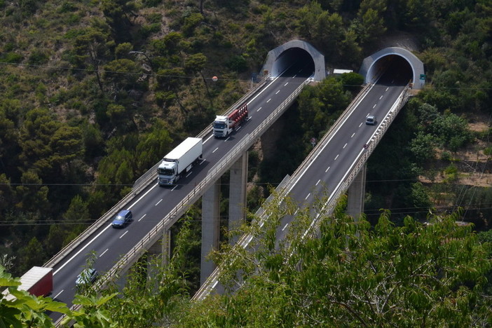 A7 Serravalle-Genova: chiuso l'allacciamento con la A10 Genova-Savona A7 Serravalle-Genova: chiuso l'allacciamento con la A10 Genova-Savona