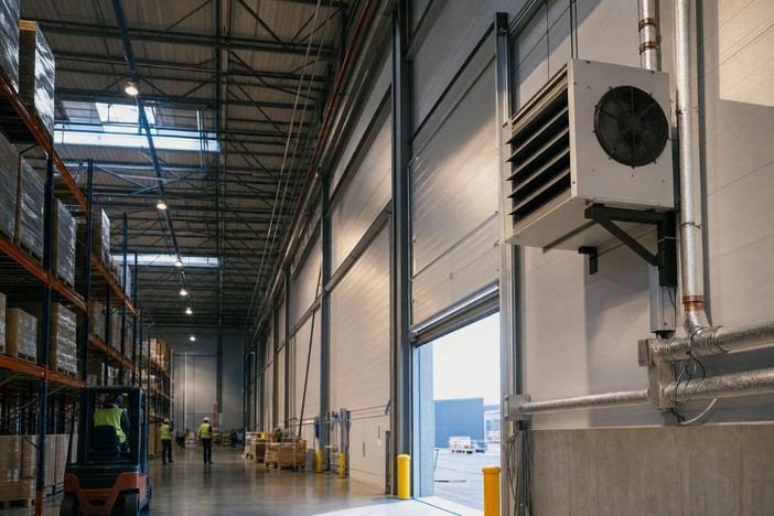 Aerotermi ad acqua: una soluzione efficiente per riscaldare grandi ambienti Aerotermi ad acqua: una soluzione efficiente per riscaldare grandi ambienti