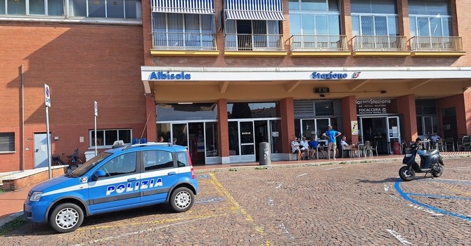 Investito da un treno ad Albisola, la vittima è Simone Scarrà Investito da un treno ad Albisola, la vittima è Simone Scarrà
