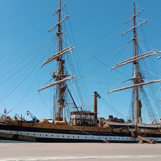 Il veliero Amerigo Vespucci a Buenos Aires per lavori di manutenzione e test in mare