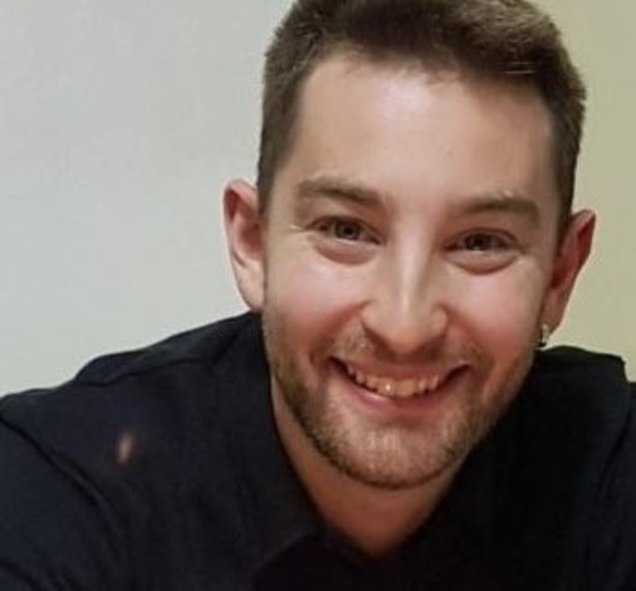 Quel ragazzo che amava le moto e la musica metal: Genova piange l'agente Alessio Gaglia
Quel ragazzo che amava le moto e la musica metal: Genova piange l'agente Alessio Gaglia