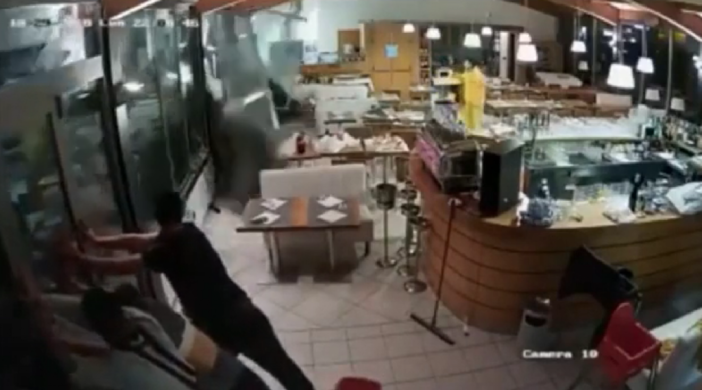 La furia dell'onda che ha travolto i bagni Maddalena di Arenzano in un documentario proiettato durante Cop26 (VIDEO) La furia dell'onda che ha travolto i bagni Maddalena di Arenzano in un documentario proiettato durante Cop26 (VIDEO)