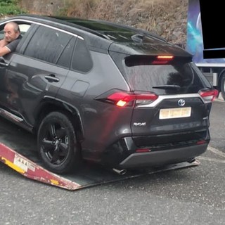 Scoperta auto 'clonata' in porto a Genova: aveva un falso certificato di immatricolazione olandese