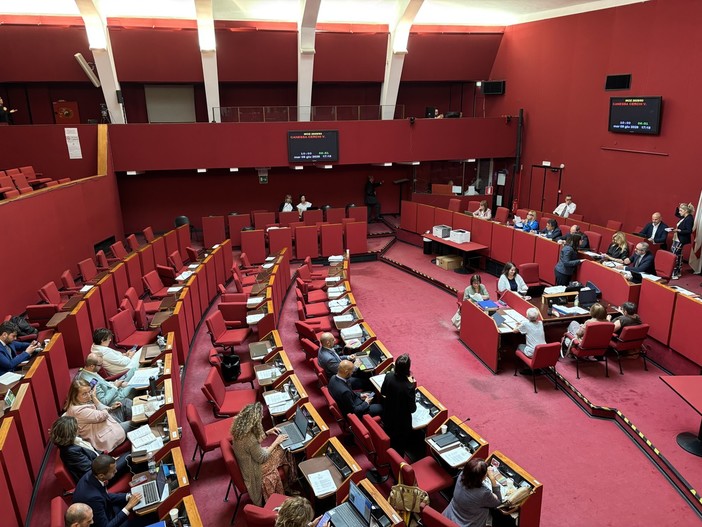 Centrodestra in Comune all'attacco: "Dal sindaco solo arroganza". Salis: "Fuggono dai banchi per cui sono pagati" Centrodestra in Comune all'attacco: "Dal sindaco solo arroganza". Salis: "Fuggono dai banchi per cui sono pagati"