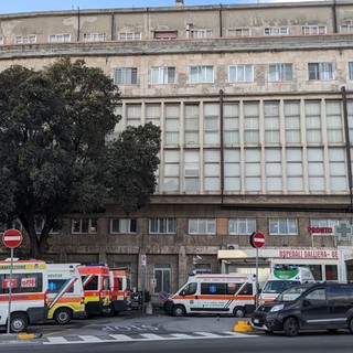 Ambulanze bloccate al Galliera, mattinata difficile per i pronto soccorso genovesi