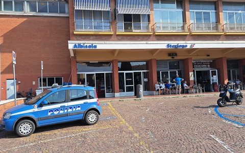 Investito da un treno ad Albisola, la vittima è Simone Scarrà