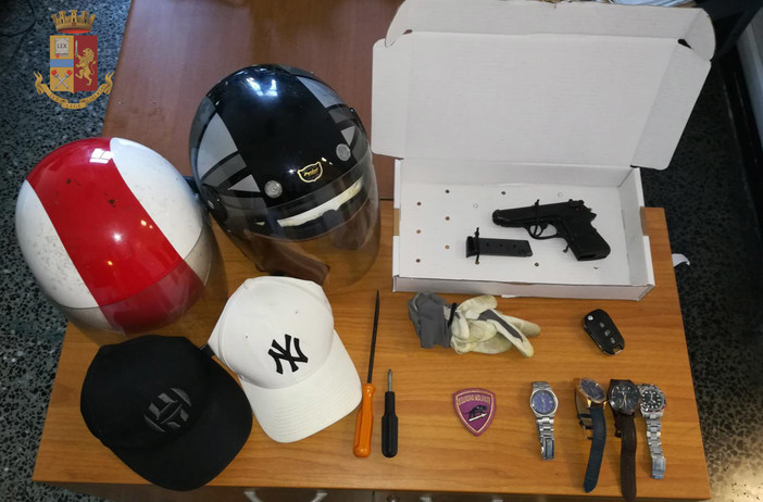 Botte e spintoni per rubare un Rolex: in manette quattro rapinatori