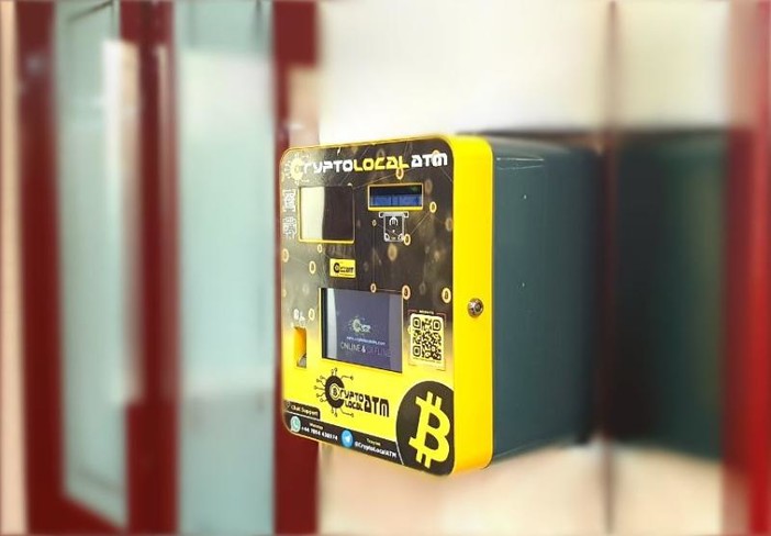 Installato il primo bitcoin Atm a Genova in un negozio di ottica