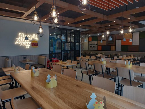 L’hamburger si può ritirare direttamente in auto, a Cornigliano apre Burger King L’hamburger si può ritirare direttamente in auto, a Cornigliano apre Burger King