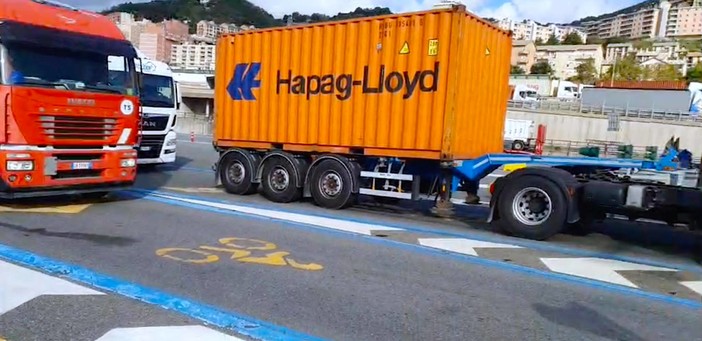 Porto di Genova: Psa e Porto Petroli pagheranno i tamponi ai lavoratori, no dalle imprese di autotrasporto &quot;Non possiamo permettercelo&quot;, e per il 15 si teme il caos