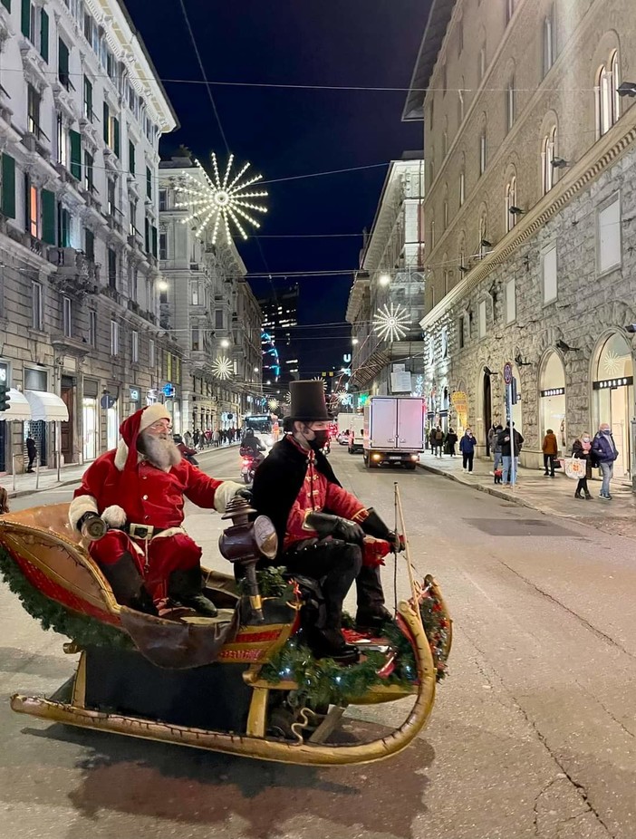 Con le slitte di Babbo Natale e il carillon vivente, il Natale genovese entra nel vivo (FOTO) Con le slitte di Babbo Natale e il carillon vivente, il Natale genovese entra nel vivo (FOTO)