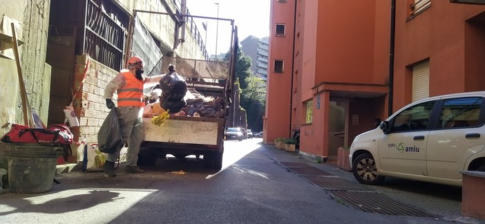 Via della Benedicta, conclusi i lavori di bonifica dei magazzini da parte di Amiu