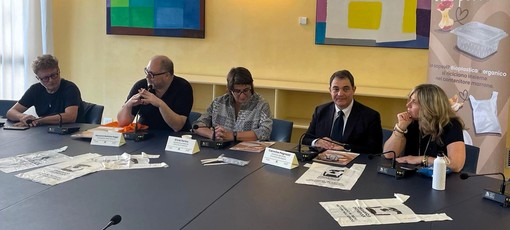 'Fatti l’uno per l’altra': Genova lancia una nuova campagna per migliorare la raccolta dell’umido e delle bioplastiche compostabili 'Fatti l’uno per l’altra': Genova lancia una nuova campagna per migliorare la raccolta dell’umido e delle bioplastiche compostabili