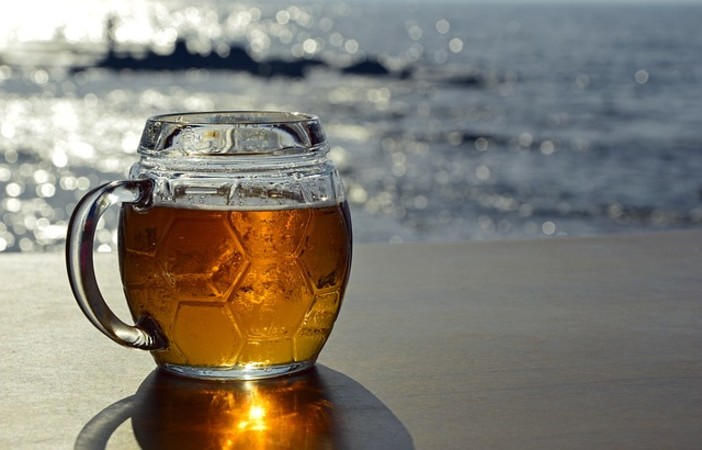 Ordinanza anti alcol, Gambino: &quot;Sarà modificata, ma sicurezza conta più di una birra in spiaggia&quot;