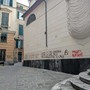 Centro Storico, ancora vandali in azione: imbrattata la parete della Basilica di San Siro
