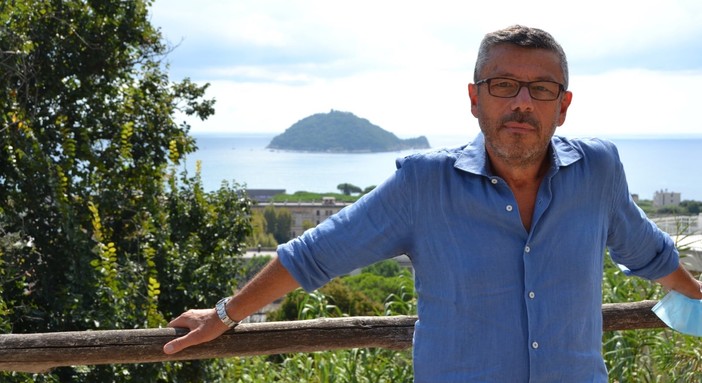 Brunetto (Lega): "Abbiamo chiesto al Governo di ridurre la distanza minima fra gli ombrelloni in spiaggia"