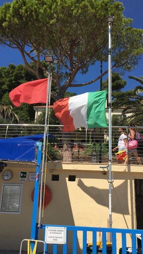 Attentato Strasburgo: lutto per Antonio Megalizzi, bandiere a mezz’asta in tutta Italia Attentato Strasburgo: lutto per Antonio Megalizzi, bandiere a mezz’asta in tutta Italia