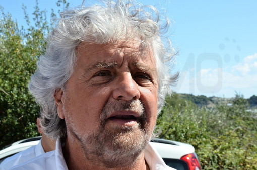 Grillo difende il figlio dall'accusa di stupro: scoppia la polemica
