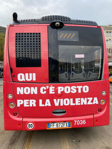 Giornata contro la violenza sulle donne: bus e Centri Antiviolenza nei capoluoghi per sensibilizzare