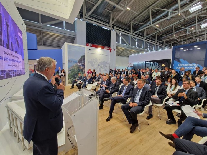 Porti e logistica, l'assessore Benveduti a Monaco di Baviera: "Nuove infrastrutture per un sistema portuale ancor più protagonista" Porti e logistica, l'assessore Benveduti a Monaco di Baviera: "Nuove infrastrutture per un sistema portuale ancor più protagonista"