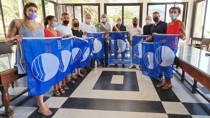 Moneglia: la cerimonia di consegna delle Bandiere Blu agli stabilimenti balneari