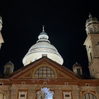 Carignano, svelata la nuova illuminazione scenografica della cupola della basilica (foto)