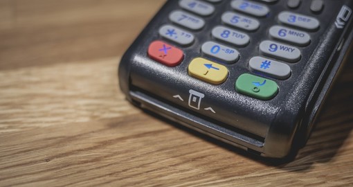 Pagamento con carta o contanti, cosa preferiscono i giovani?