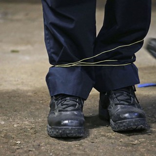 La polizia locale di Genova sarà la prima in Italia a usare il  'Bolawrap', un nuovo strumento per immobilizzare i malintenzionati