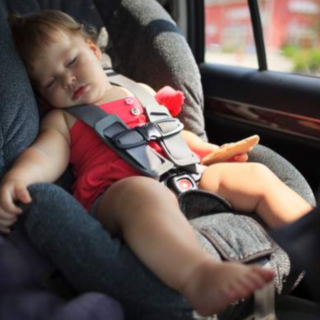 Da oggi scatta, un po’ a sorpresa, l’obbligo di dispositivi "anti abbandono" per bimbi fino a 4 anni