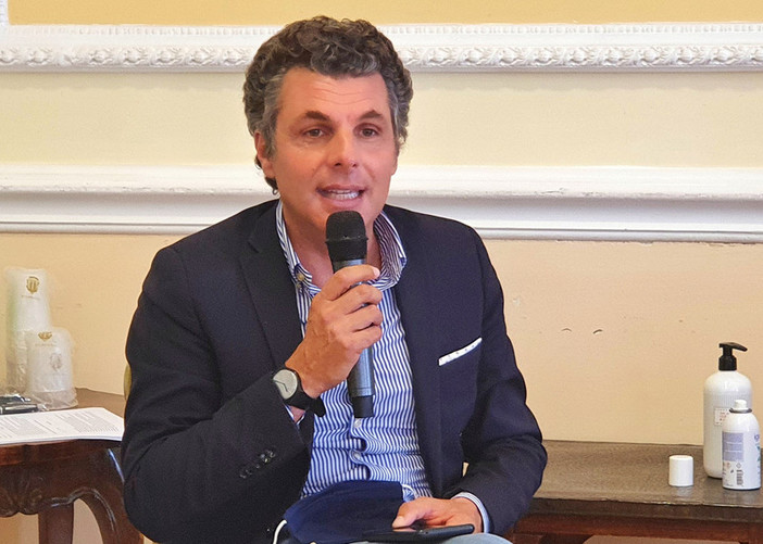 Rapallo, il sindaco Bagnasco: "Richiesta treni o vagoni aggiuntivi nelle ore di punta per evitare assembramenti"