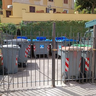 Recco, recintata la postazione dei cassonetti in via della Né