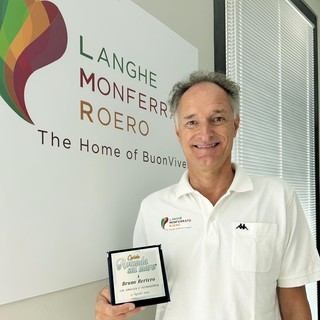 Premio a Bruno Bertero per la creazione di format innovativi di collaborazione tra istituzioni, eventi e media nella promozione dei territori Premio a Bruno Bertero per la creazione di format innovativi di collaborazione tra istituzioni, eventi e media nella promozione dei territori