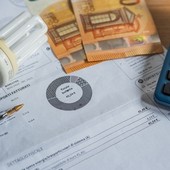 Bollette di luce e gas, lo sconto scatterà nel 2027 e riguarderà i contratti a prezzo variabile Bollette di luce e gas, lo sconto scatterà nel 2027 e riguarderà i contratti a prezzo variabile