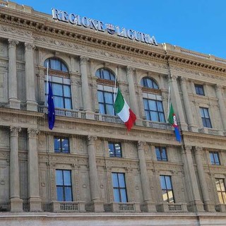 Lutto per i Carabinieri, bandiere a mezz'asta sul Palazzo della Regione