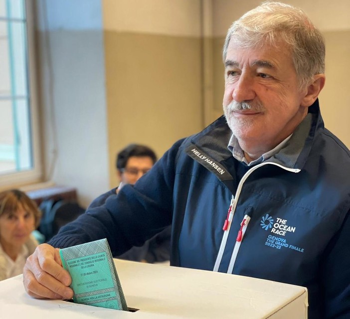 Elezioni regionali, Marco Bucci al seggio in Carignano Elezioni regionali, Marco Bucci al seggio in Carignano