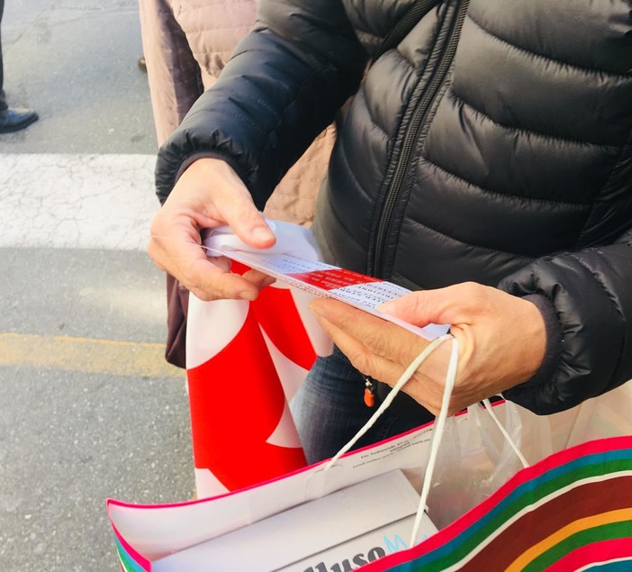 Festa della bandiera, inizia la distribuzione del vessillo di Genova