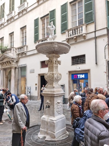 Centro storico, il Barchile di piazza Campetto ritrova l’antico splendore