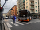 Bus si blocca in via Merano a Sestri Ponente, traffico in tilt e passeggeri costretti a scendere dai mezzi