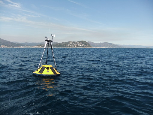 La boa ondametrica di Capo Mele torna in mare con sensori potenziati: monitorerà anche il riscaldamento del Mediterraneo La boa ondametrica di Capo Mele torna in mare con sensori potenziati: monitorerà anche il riscaldamento del Mediterraneo