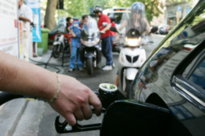 Distributori di benzina fermi in Liguria: in arrivo 3 giorni di disagi per gli automobilisti